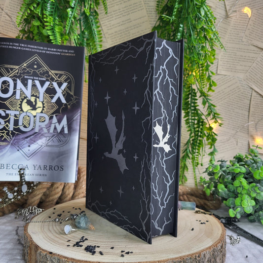 PREORDER NO DUSTJACKET - Onyx Storm