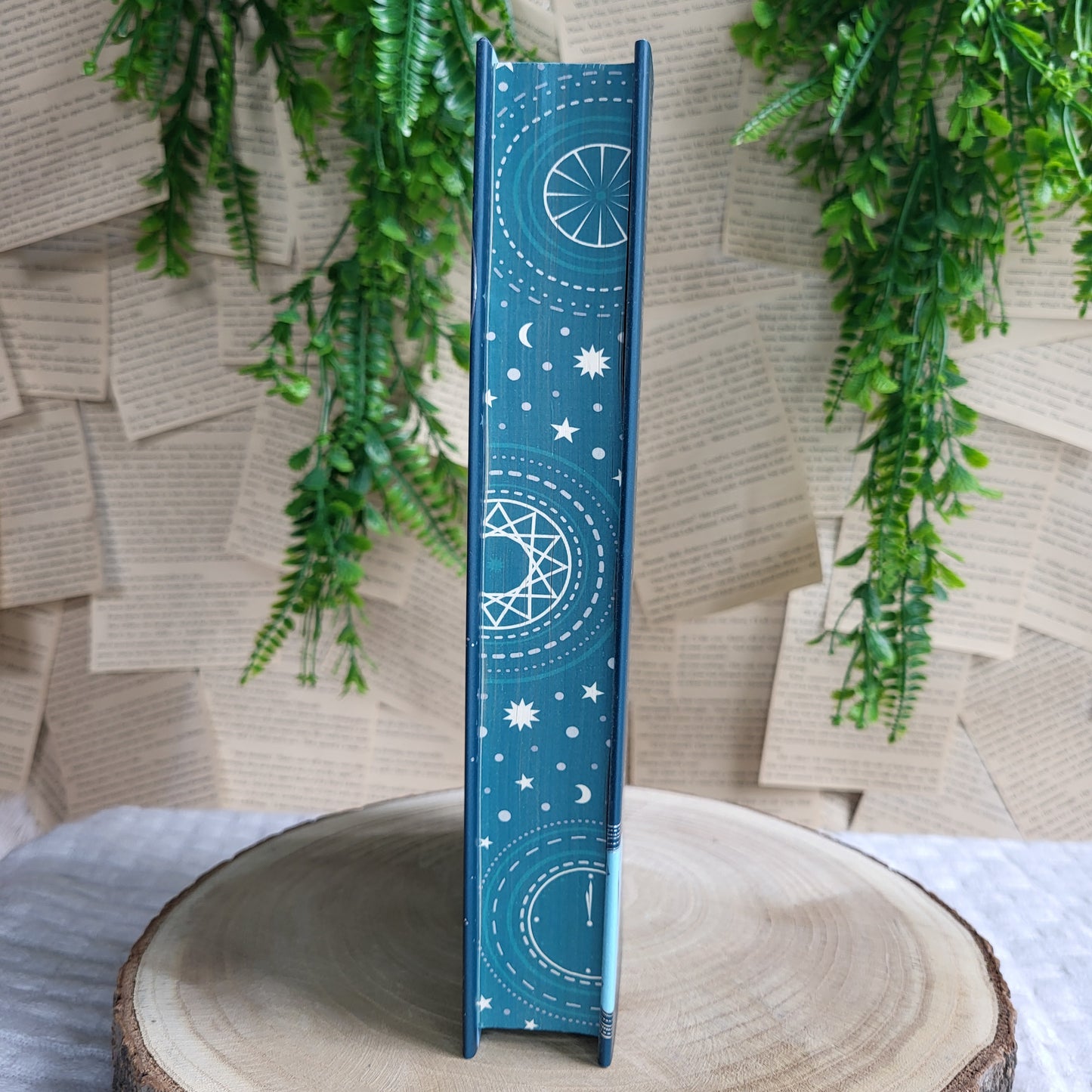 Illumicrate - The Last Hour Between Worlds