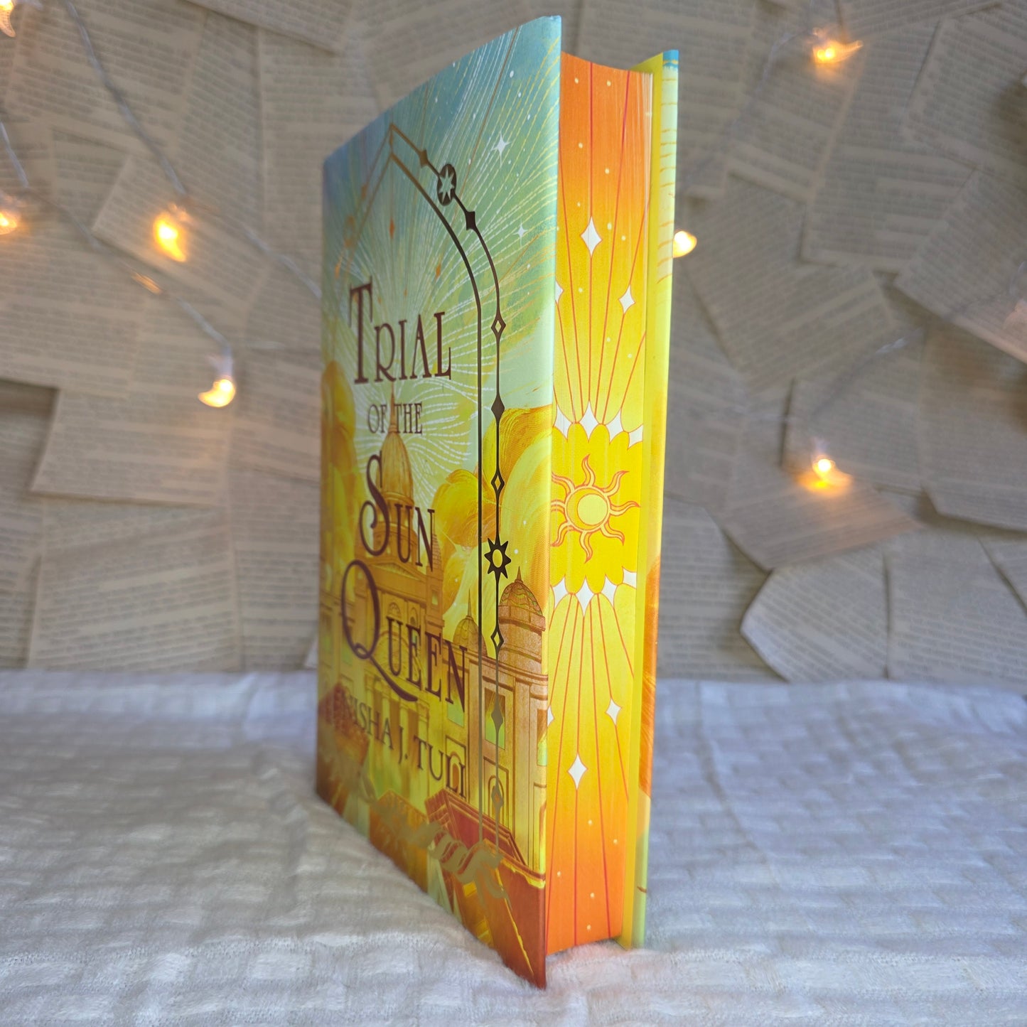 Fairyloot - DAMAGED - Trial of the Sun Queen