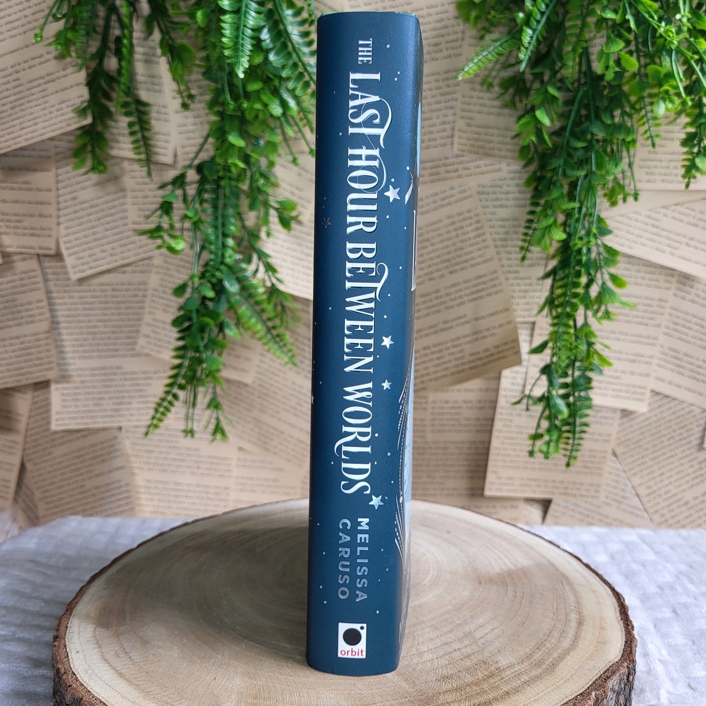 Illumicrate - The Last Hour Between Worlds